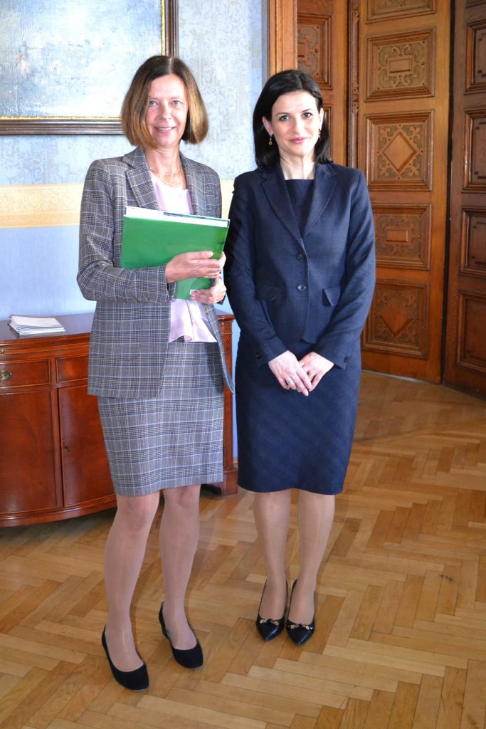 Besuch Der Albanischen Justizministerin Beim Ogh Ogh Gv At